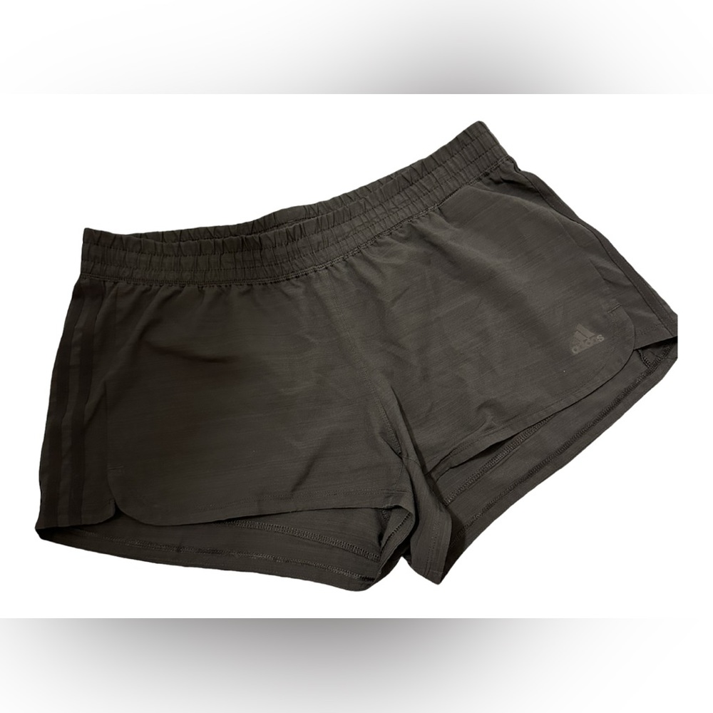 Adidas Shorts - L